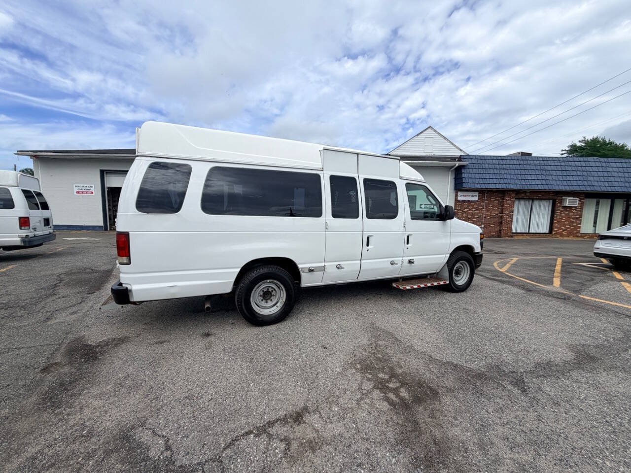 Used 2014 Ford E-250 and Econoline 250 Extended w/ Power Group RWD image 38