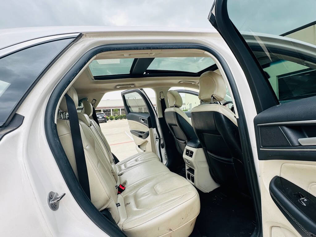 Used 2019 Ford Edge Titanium w/ Equipment Group 301A FWD image 18