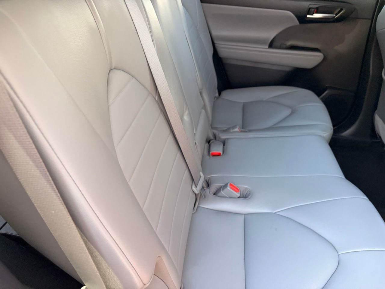 Used 2021 Toyota Highlander XLE AWD/4WD image 10