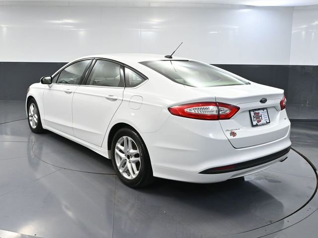 Used 2016 Ford Fusion SE FWD image 8
