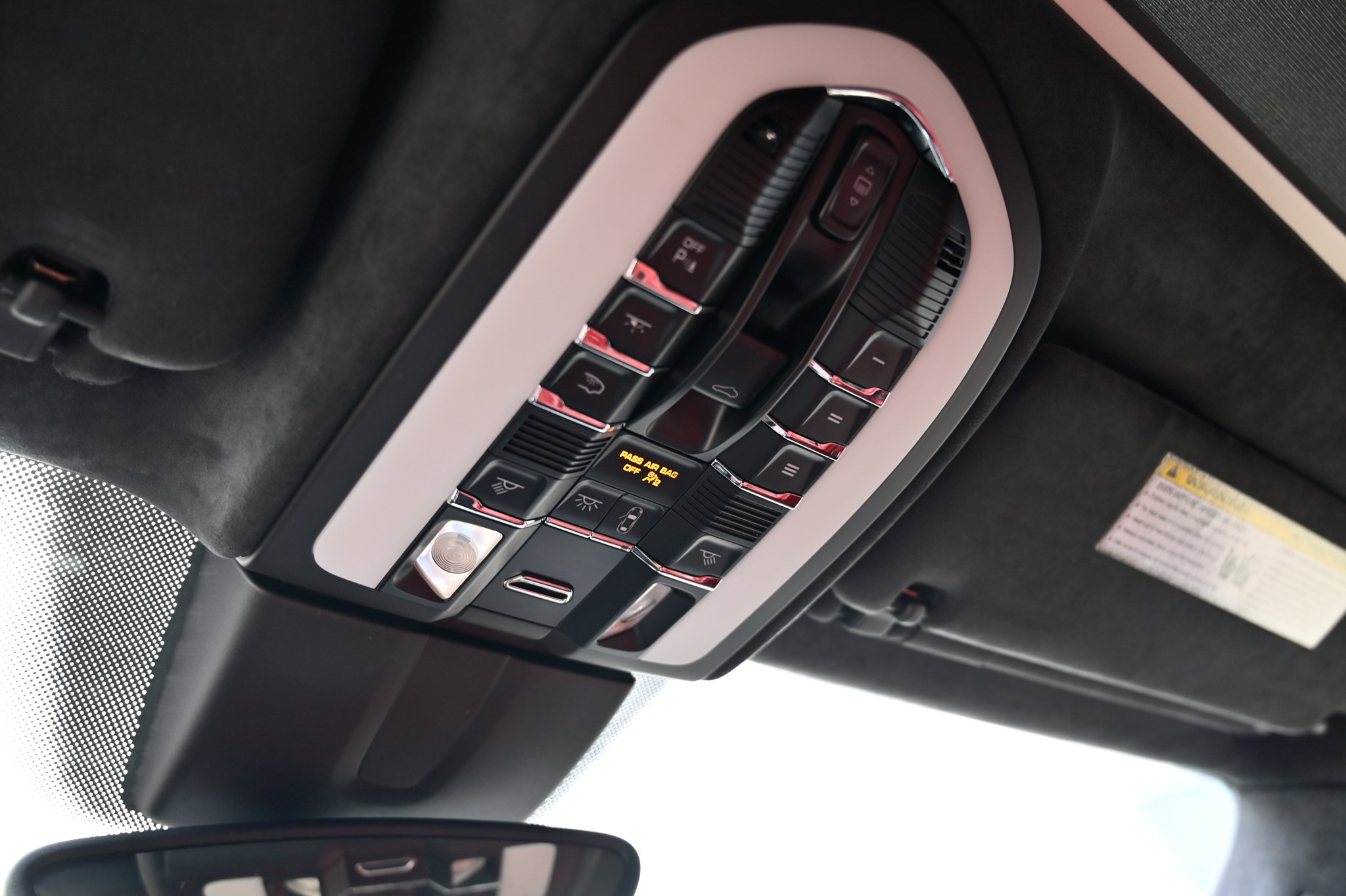 Used 2016 Porsche Cayenne Turbo S AWD/4WD image 33