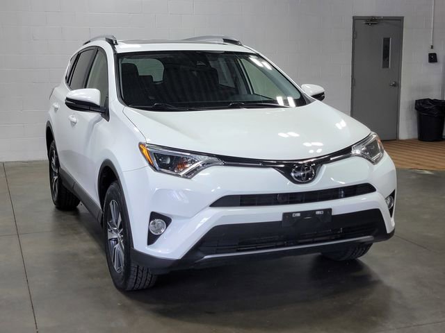 Used 2017 Toyota RAV4 XLE AWD/4WD image 4