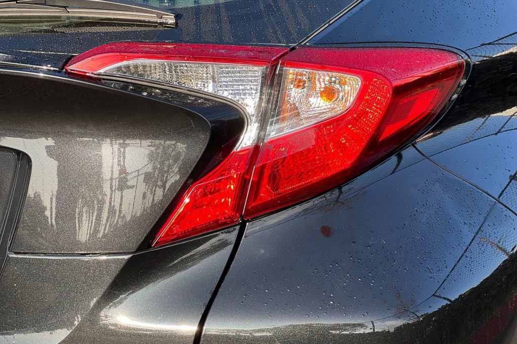 Used 2020 Toyota C-HR XLE image 30