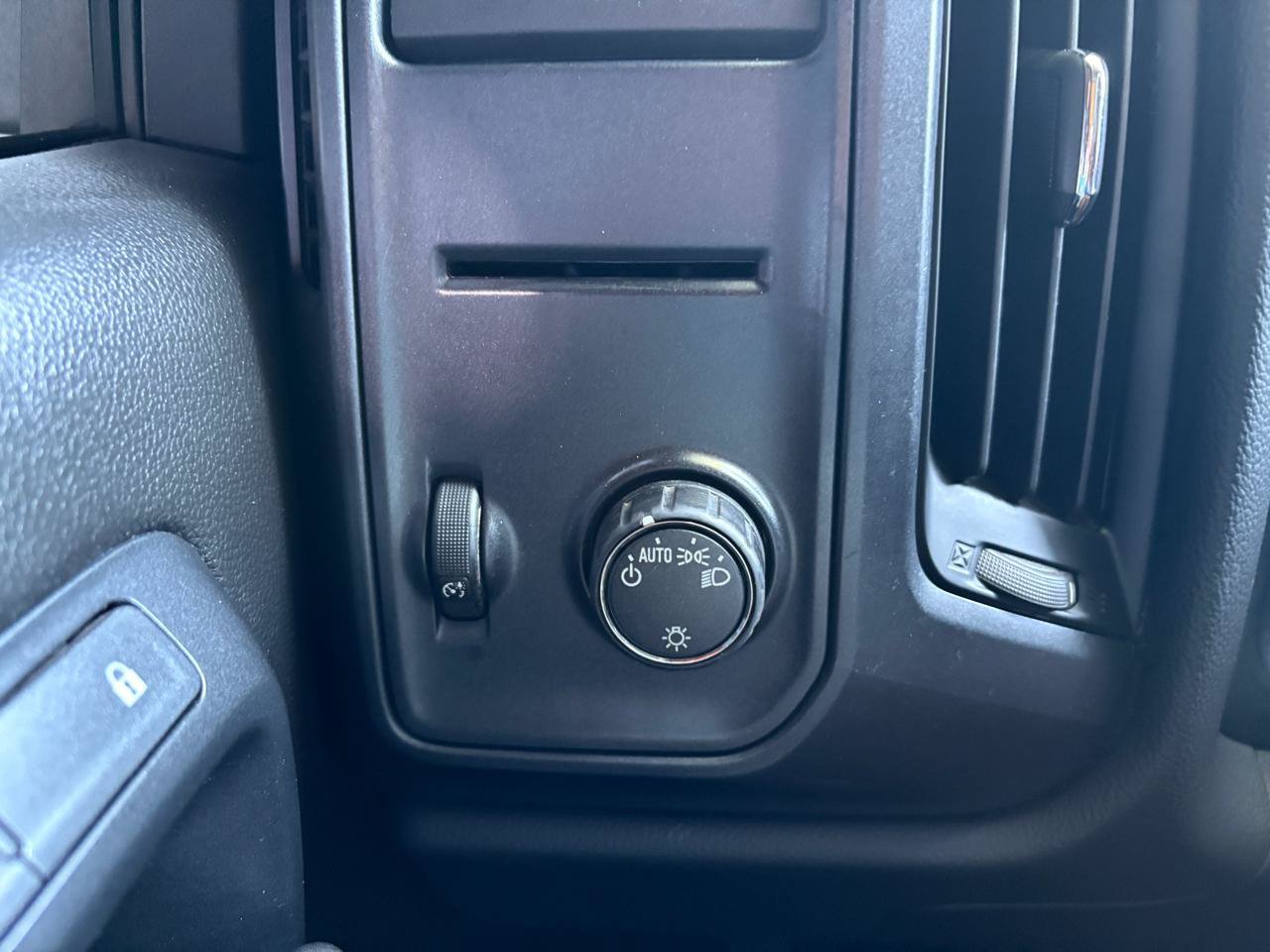 Used 2018 GMC Sierra 1500 2WD Regular Cab image 12