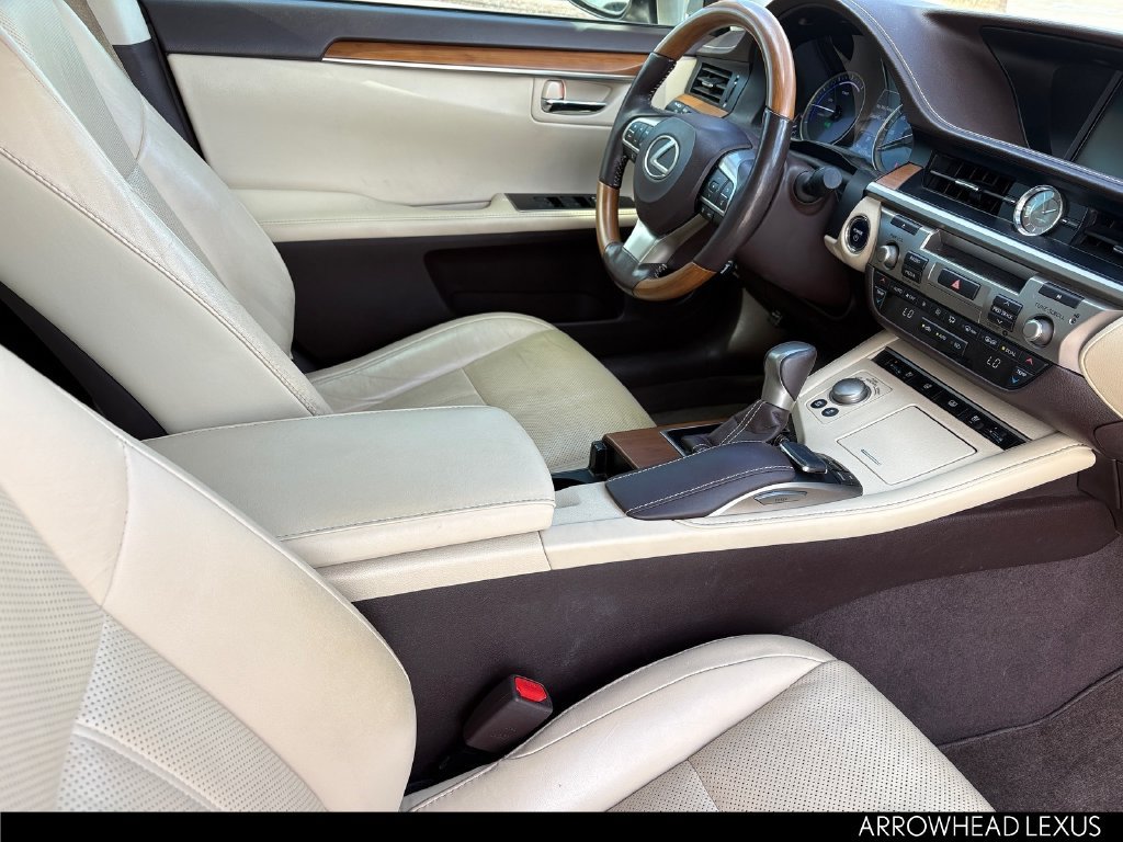 Used 2018 Lexus ES 300h w/ Luxury Package FWD image 11