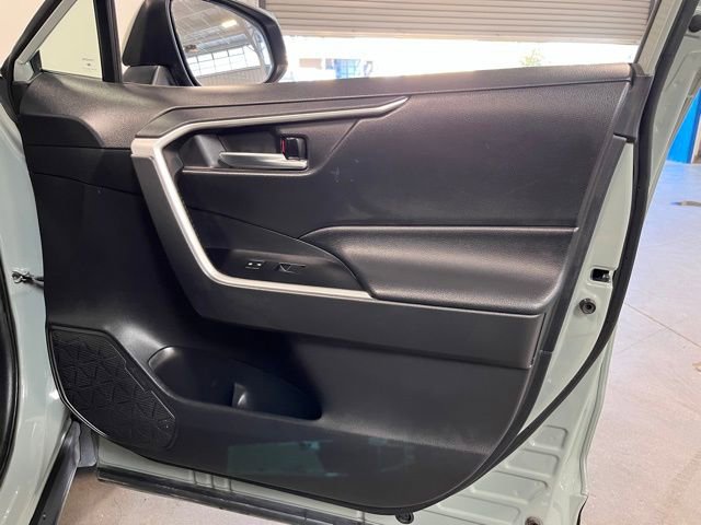 Used 2021 Toyota RAV4 XLE Premium image 11