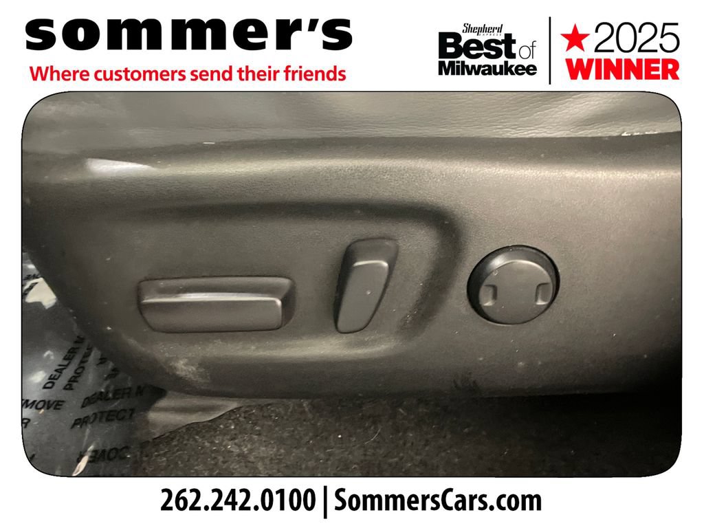 Used 2015 Toyota RAV4 Limited w/ Technology Package AWD/4WD image 10