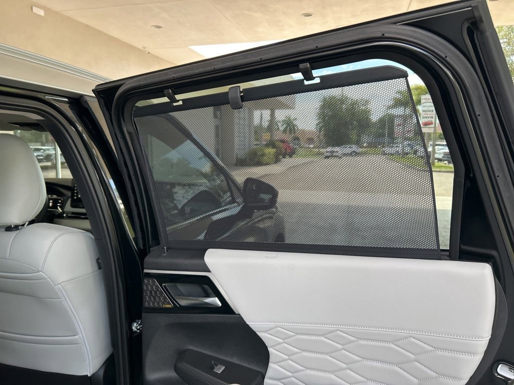 New 2025 Mitsubishi Outlander SEL image 32