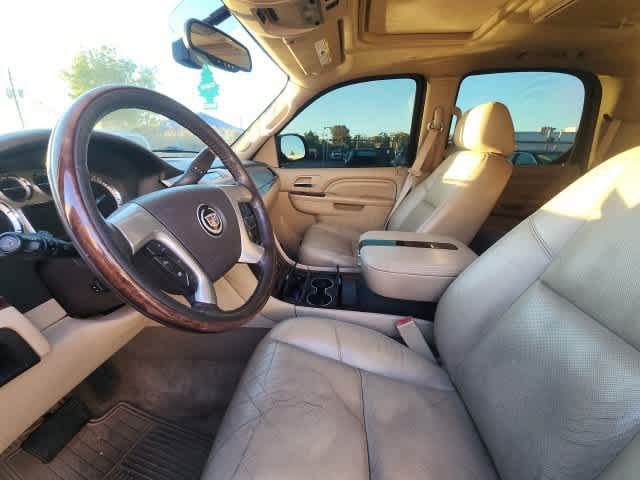 Used 2011 Cadillac Escalade Premium AWD/4WD image 35