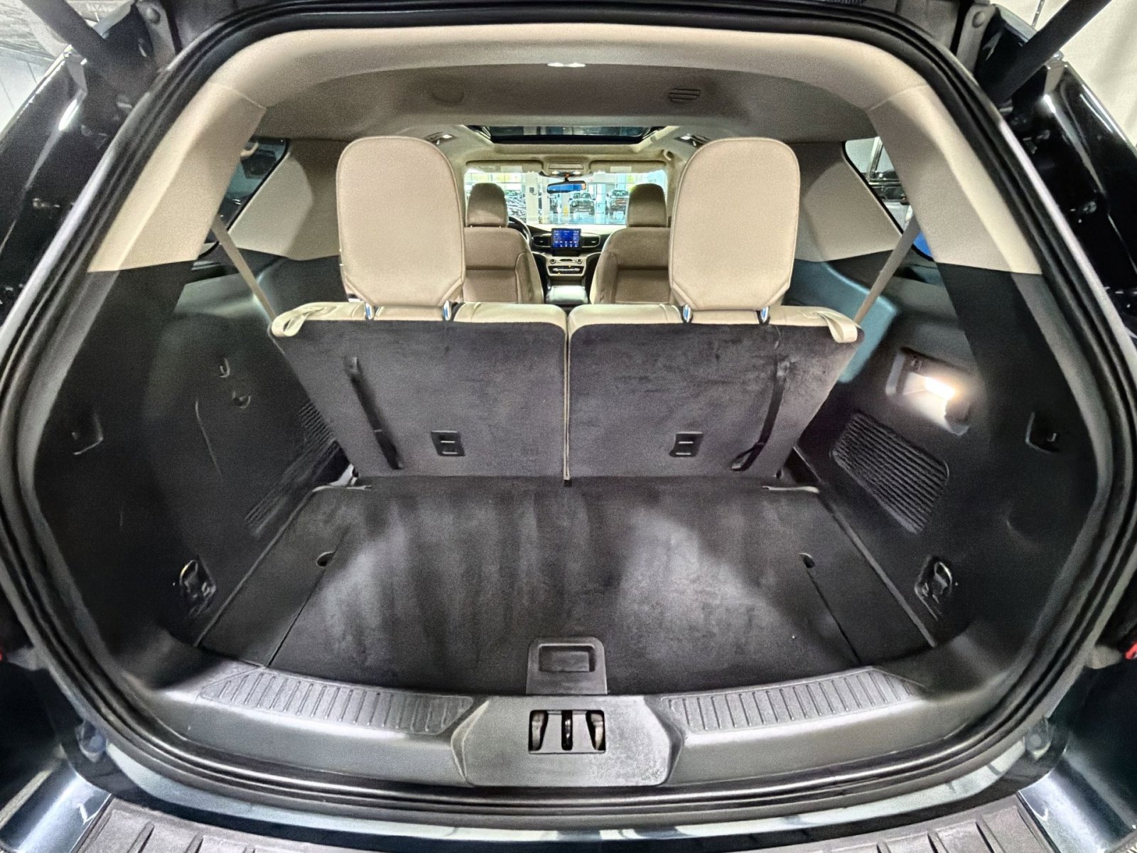 Used 2022 Ford Explorer XLT w/ Equipment Group 202A image 40