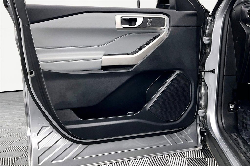 Used 2022 Ford Explorer XLT w/ Equipment Group 202A image 23