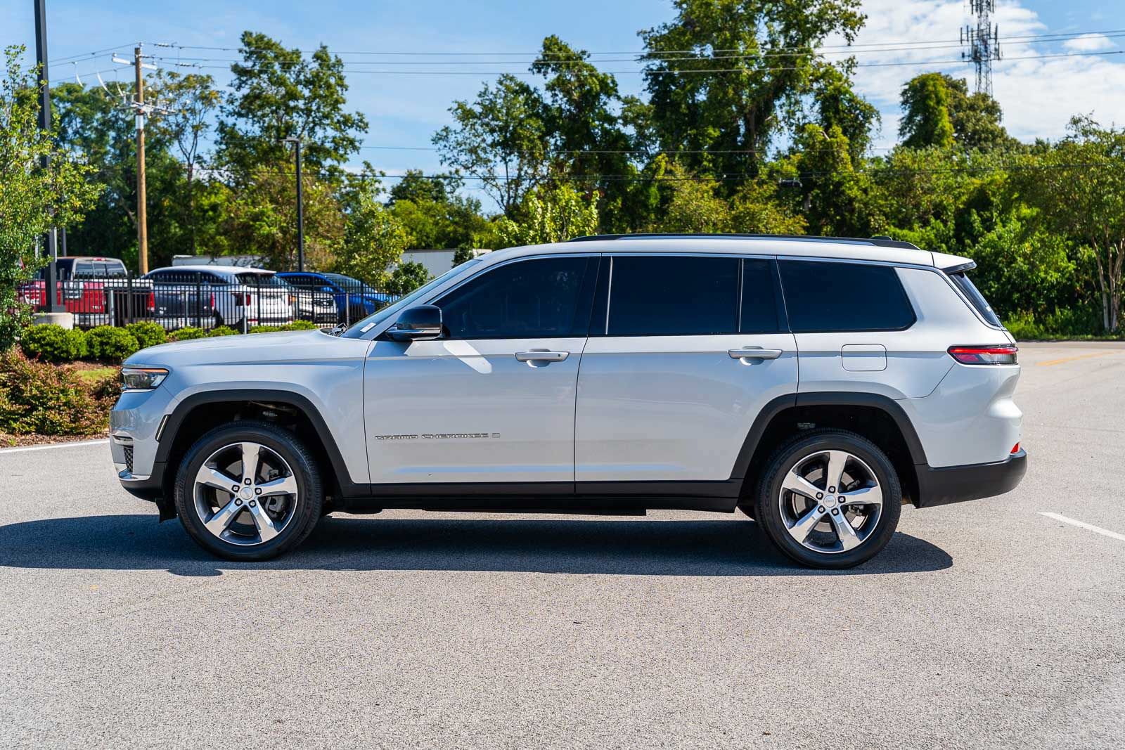 Used 2021 Jeep Grand Cherokee L Limited AWD/4WD image 4