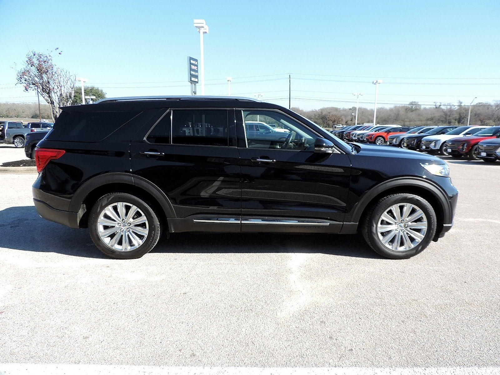 Used 2023 Ford Explorer Limited w/ Limited Technology Package image 4