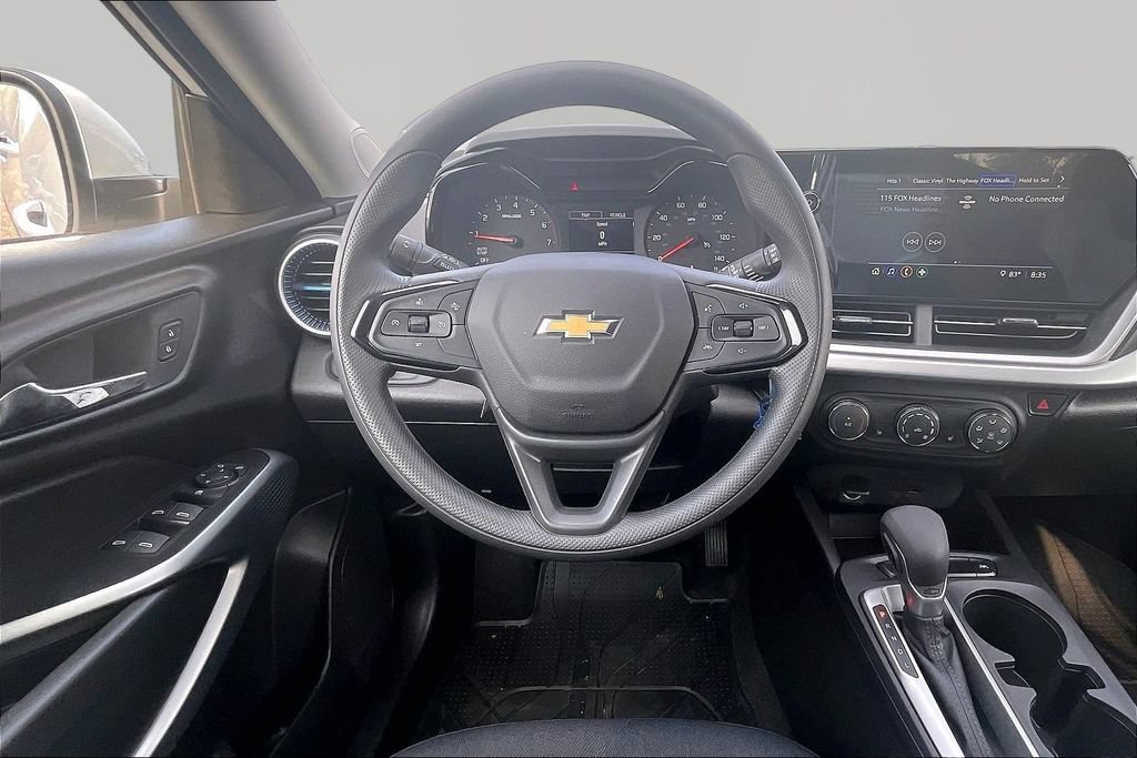 Used 2026 Chevrolet Trax LS w/ LS Convenience Package FWD image 9