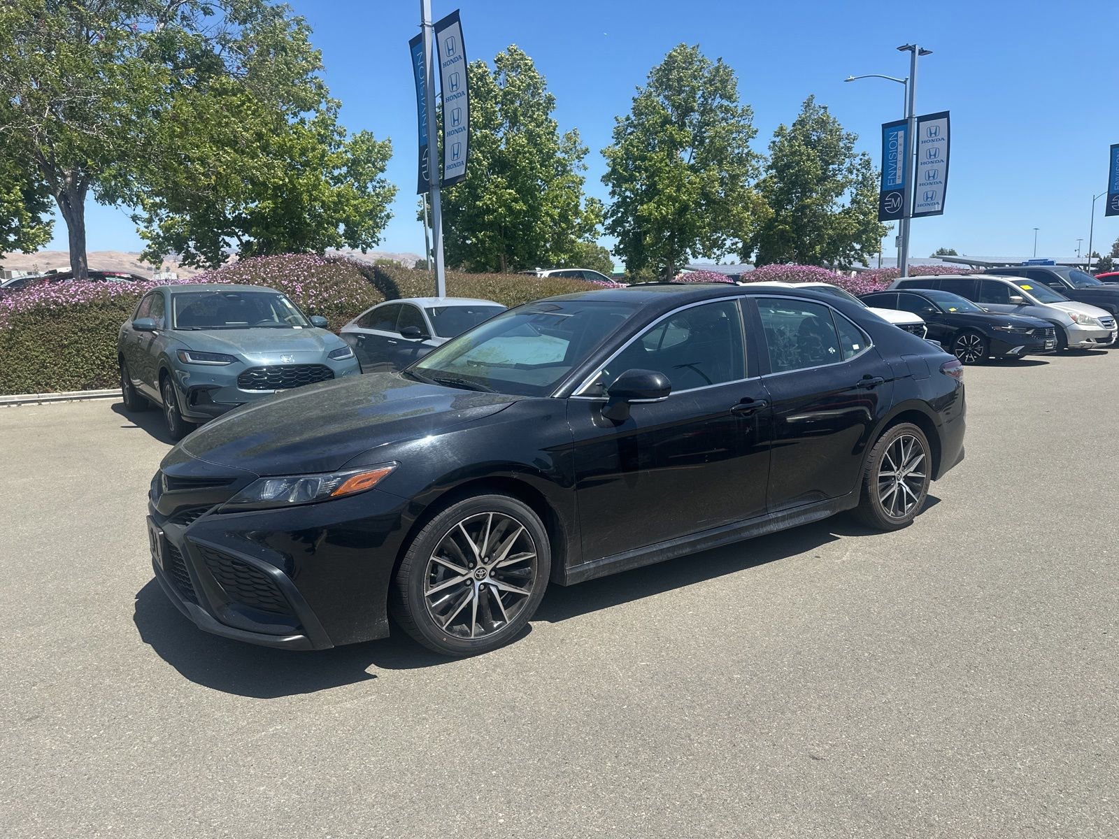 Used 2023 Toyota Camry SE FWD image 5