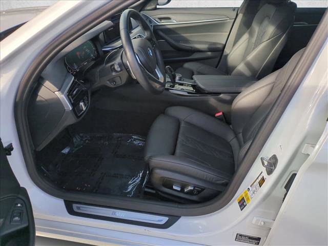 Used 2023 BMW 530e w/ Premium Package image 17