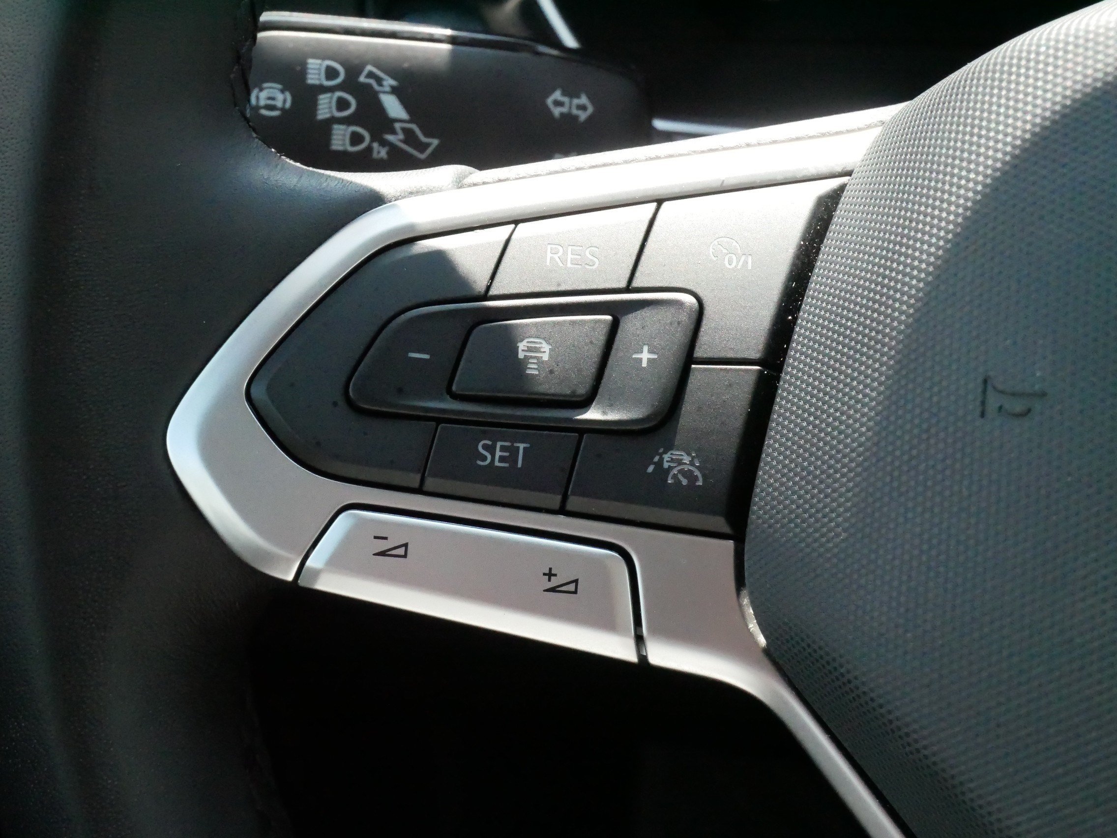 Certified 2023 Volkswagen Jetta SE w/ Panoramic Sunroof Package FWD image 25