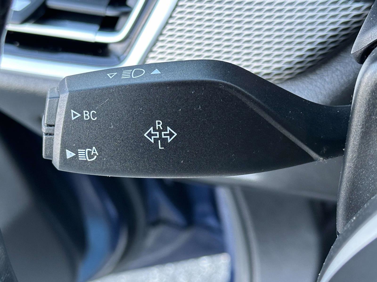 Used 2023 BMW X6 xDrive40i w/ Executive Package image 22