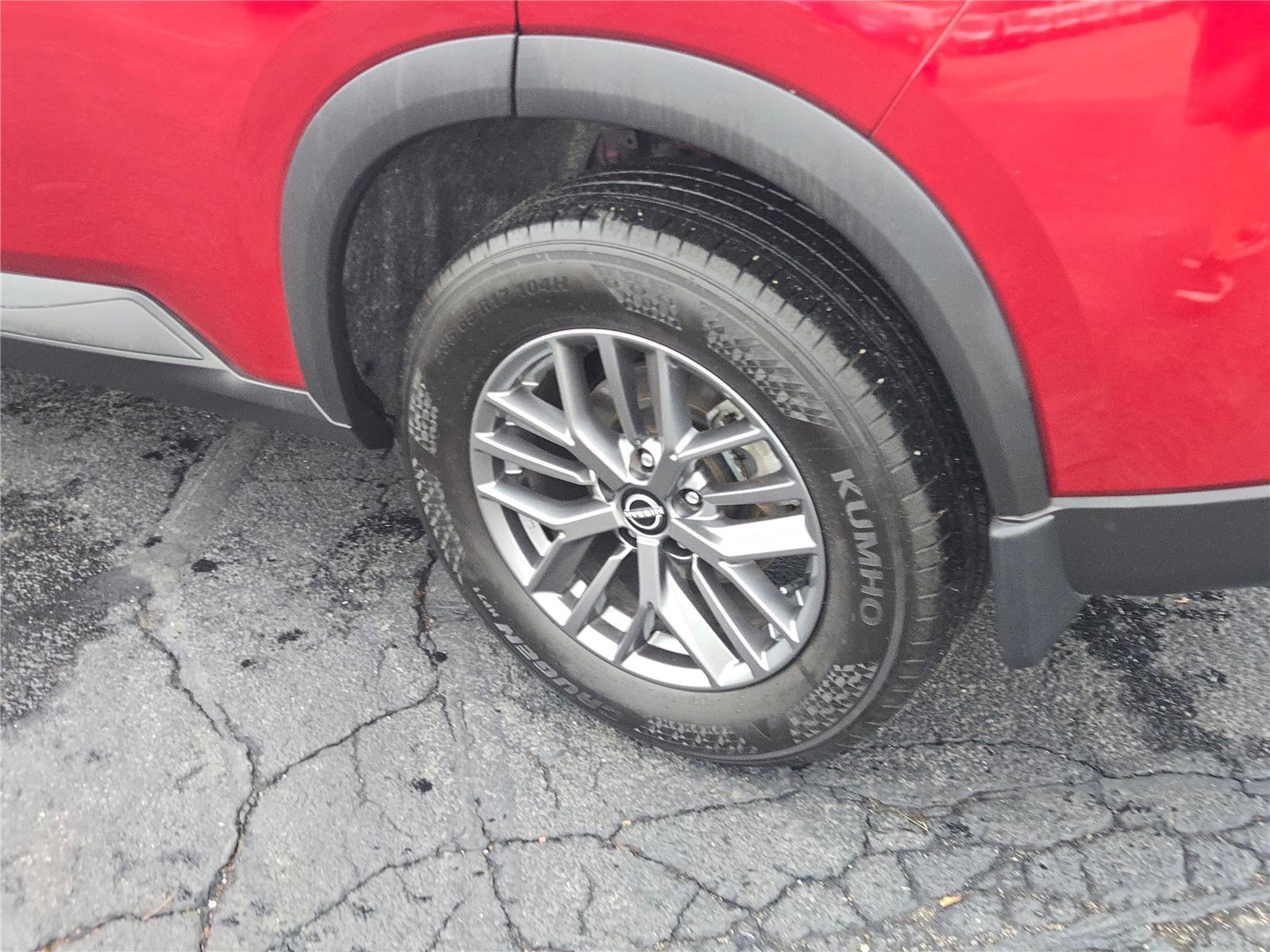 Used 2024 Nissan Rogue S image 18