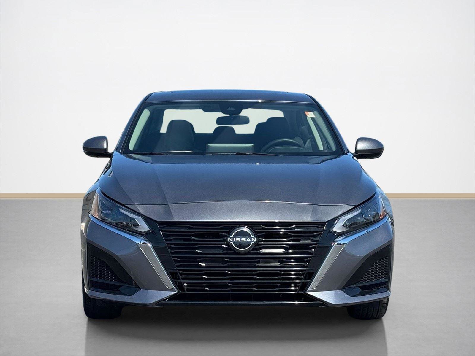 Used 2023 Nissan Altima 2.5 SV w/ SV Premium Package image 2