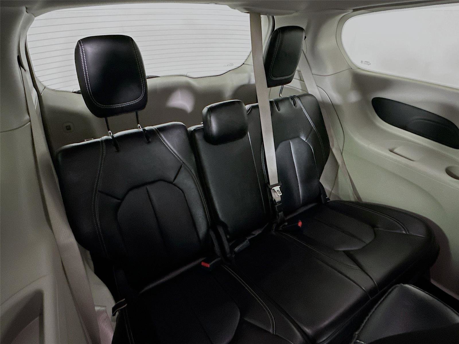 Used 2024 Chrysler Pacifica Select image 27