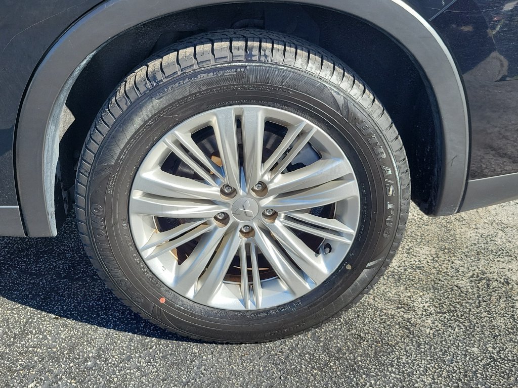 Used 2023 Mitsubishi Outlander ES FWD image 11