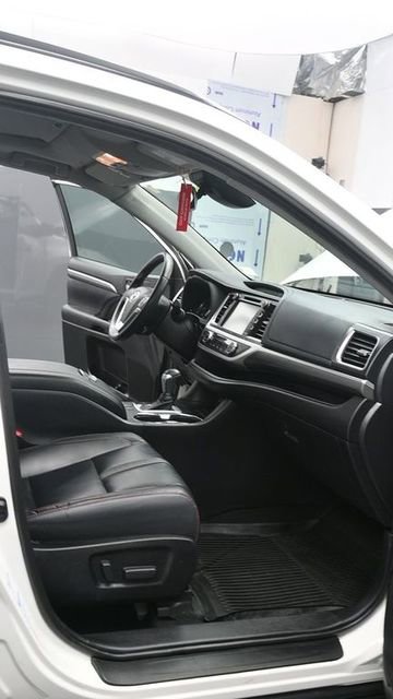Used 2019 Toyota Highlander SE w/ Nightshade Edition AWD/4WD image 10