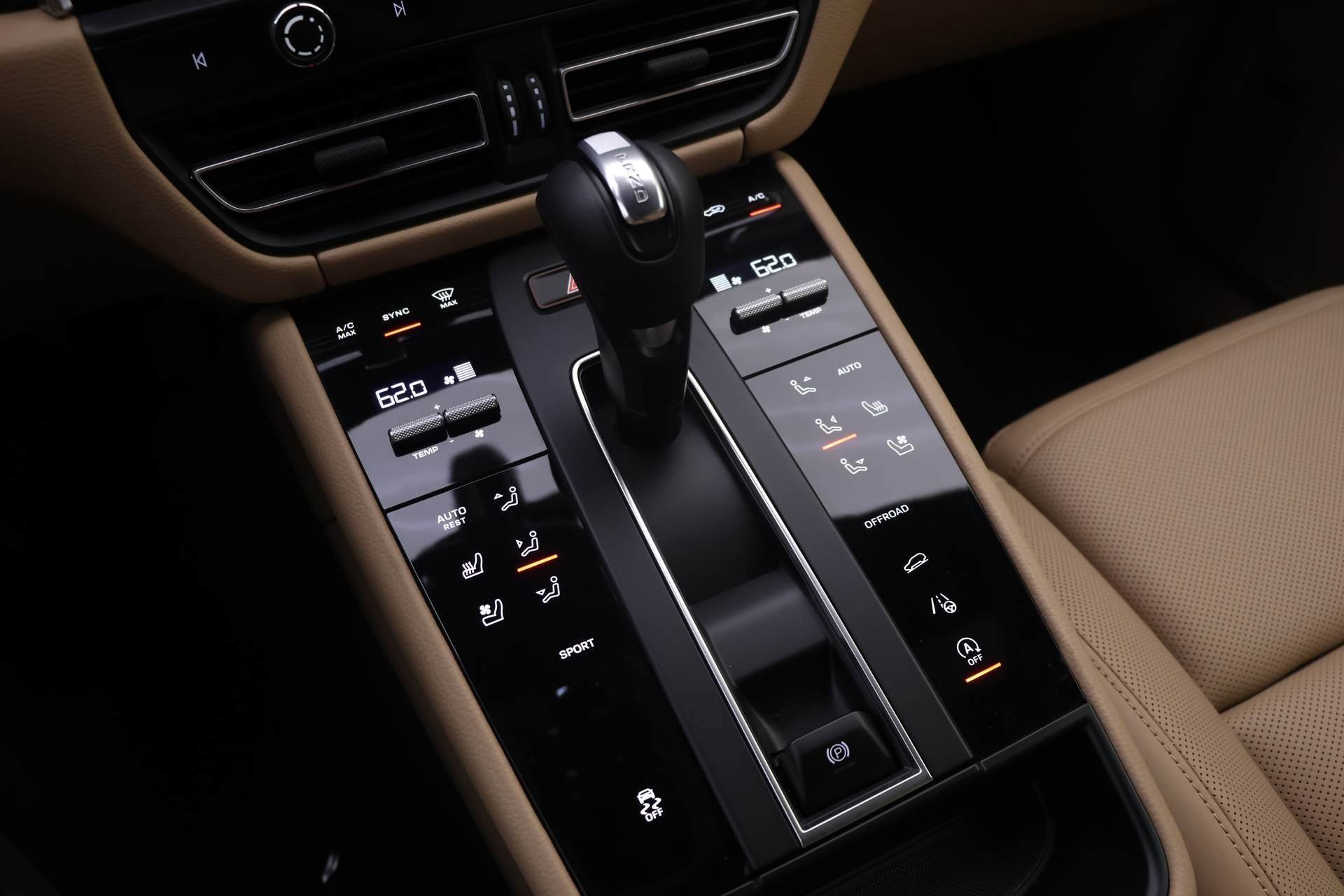 Used 2025 Porsche Macan image 21