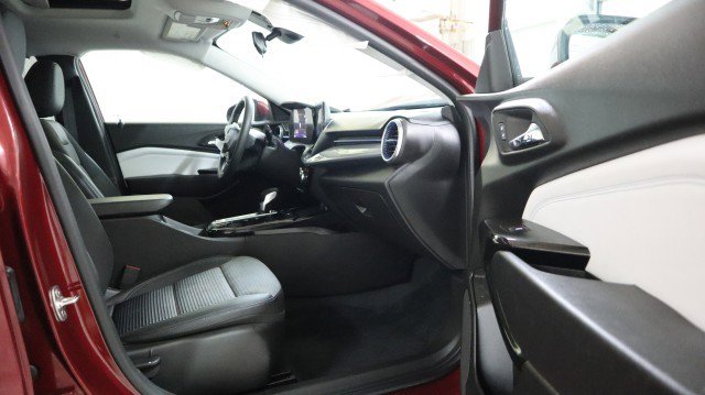 Used 2024 Chevrolet Trax LT w/ Sunroof Package image 10