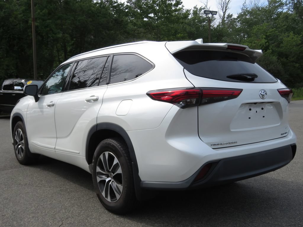Used 2020 Toyota Highlander XLE AWD/4WD image 7
