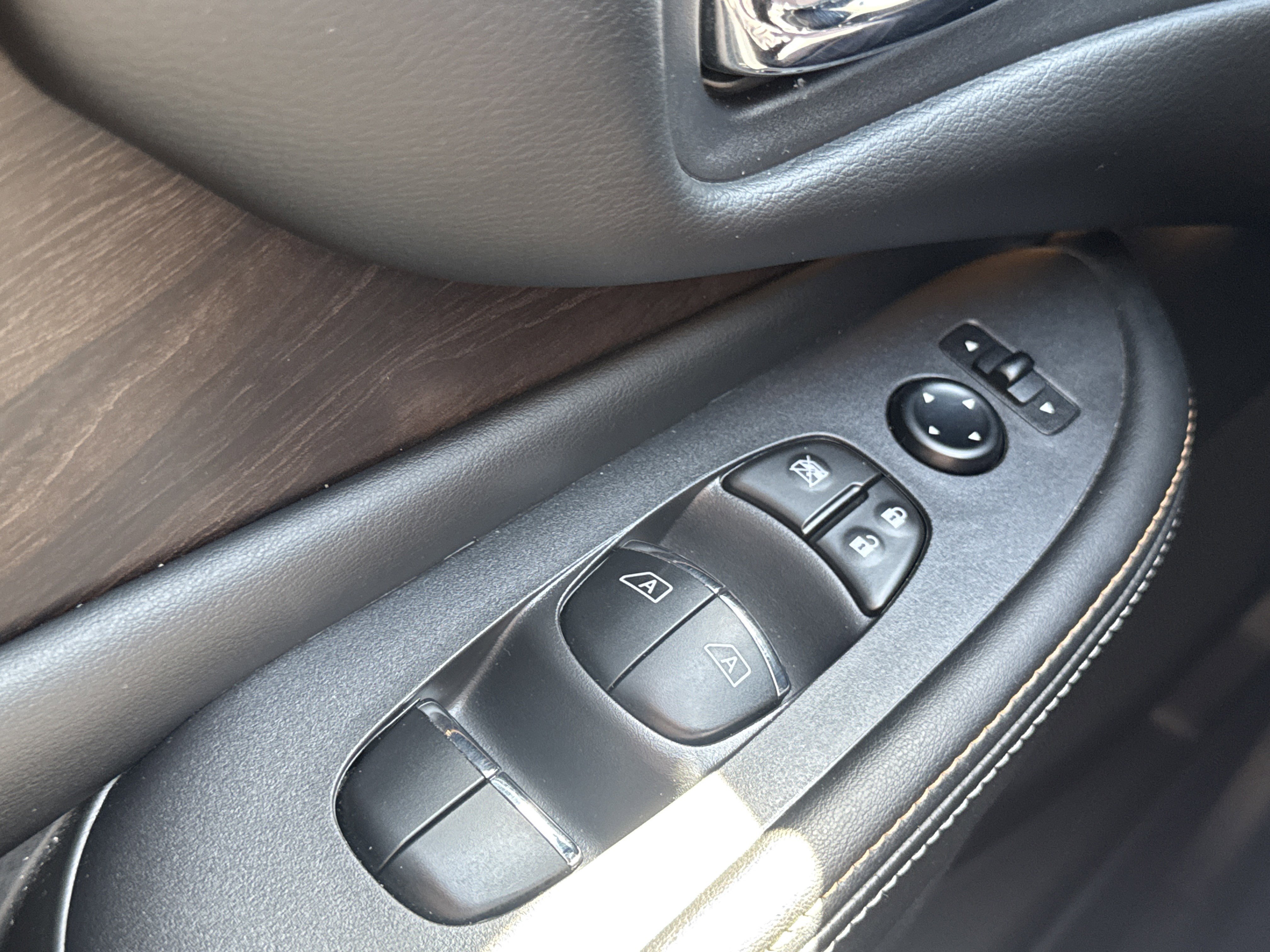 Used 2024 Nissan Murano Platinum w/ Cargo Package image 23