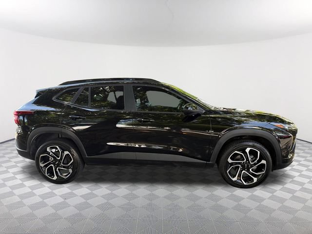 Used 2025 Chevrolet Trax RS w/ Sunroof Package FWD image 4