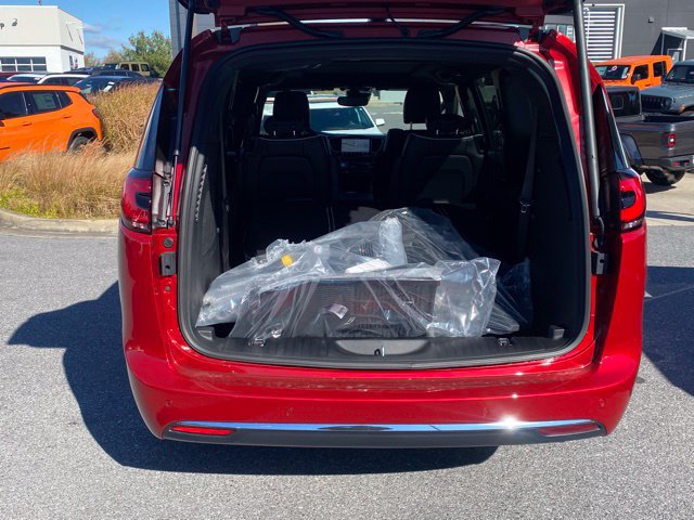 New 2026 Chrysler Pacifica Limited w/ Uconnect Theater Family Group AWD/4WD image 7