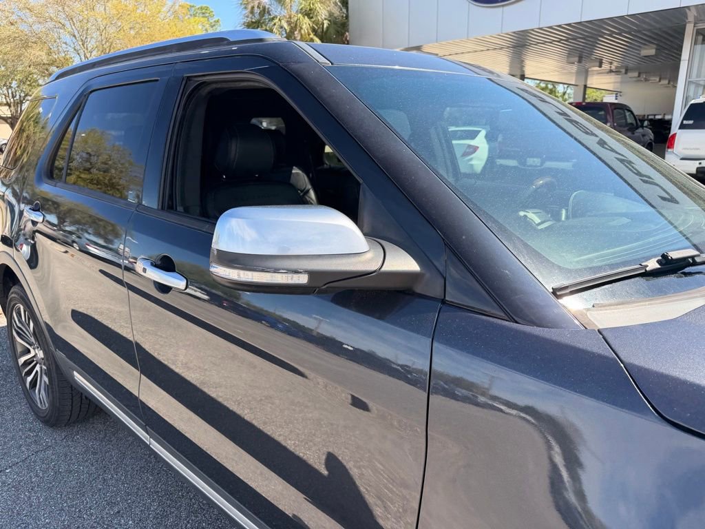 Used 2017 Ford Explorer Platinum image 16