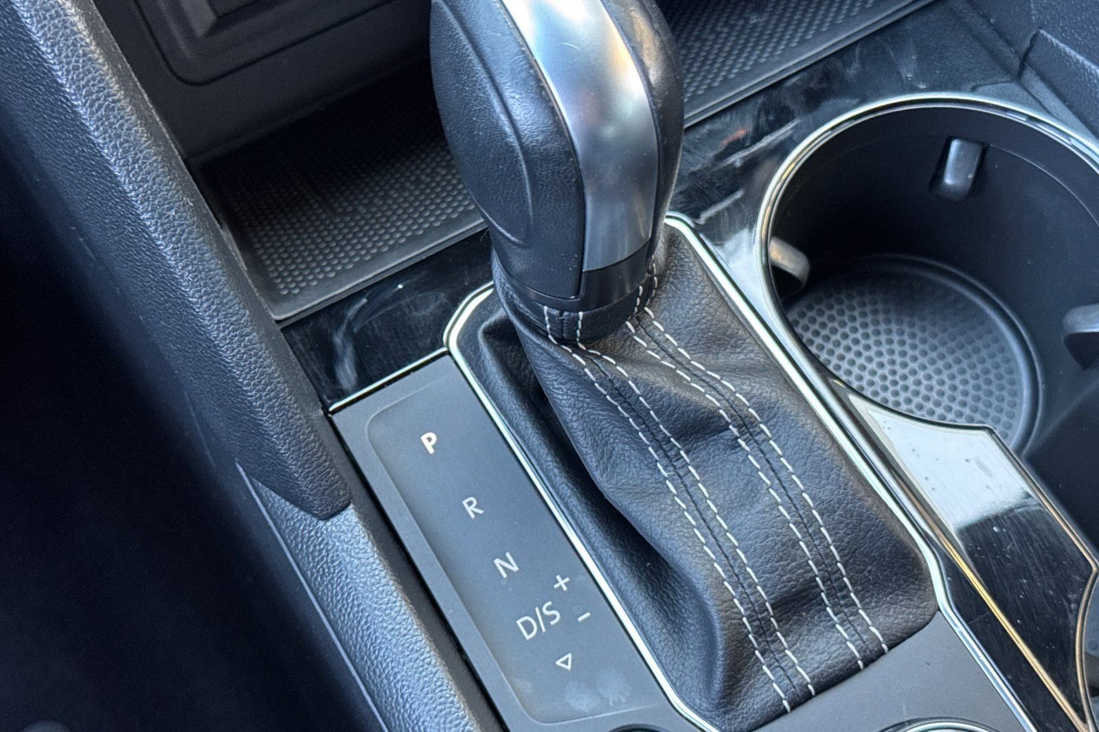 Used 2022 Volkswagen Atlas Cross Sport SE image 21