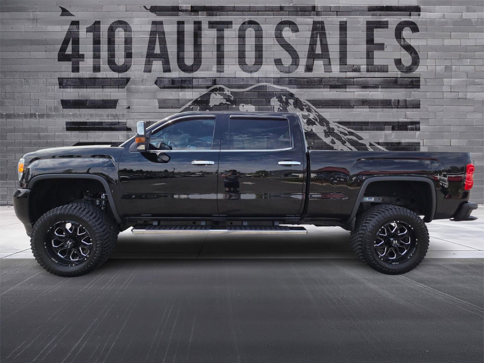 Used 2017 GMC Sierra 2500 Denali w/ Duramax Plus Package AWD/4WD image 7