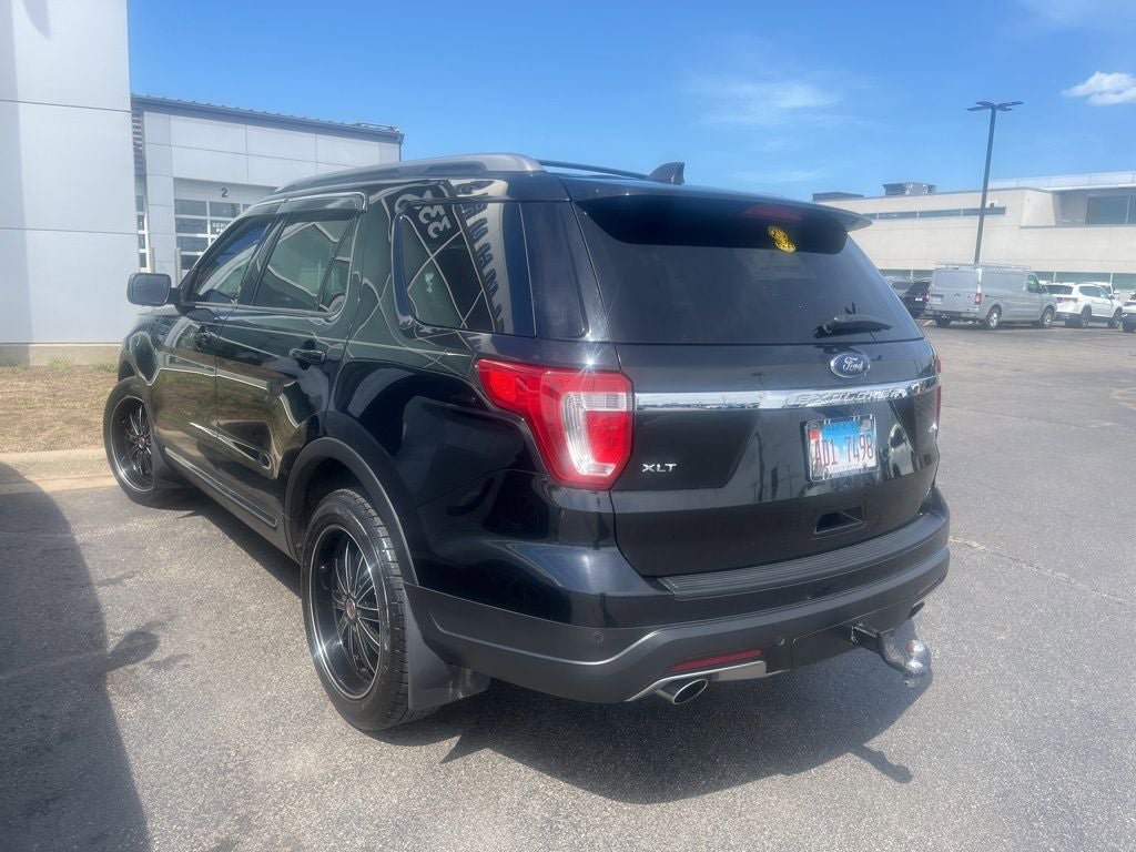 Used 2018 Ford Explorer XLT AWD/4WD image 4