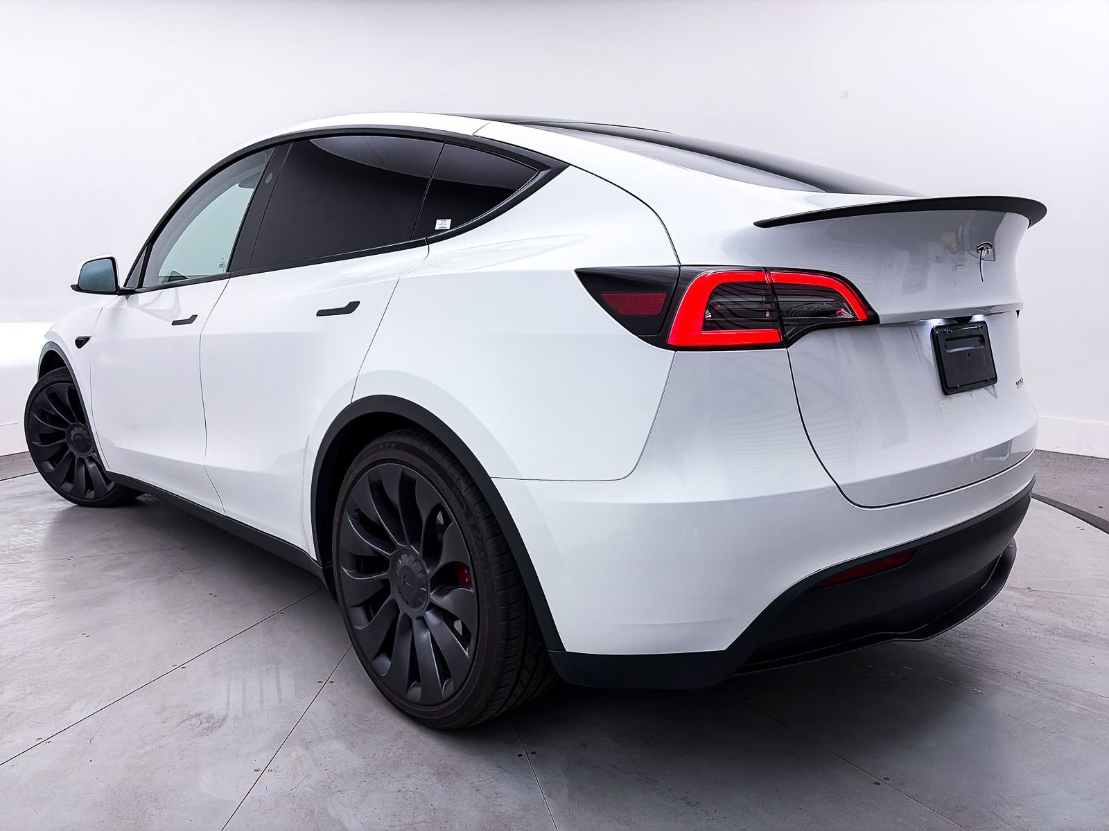 Used 2023 Tesla Model Y Performance image 2