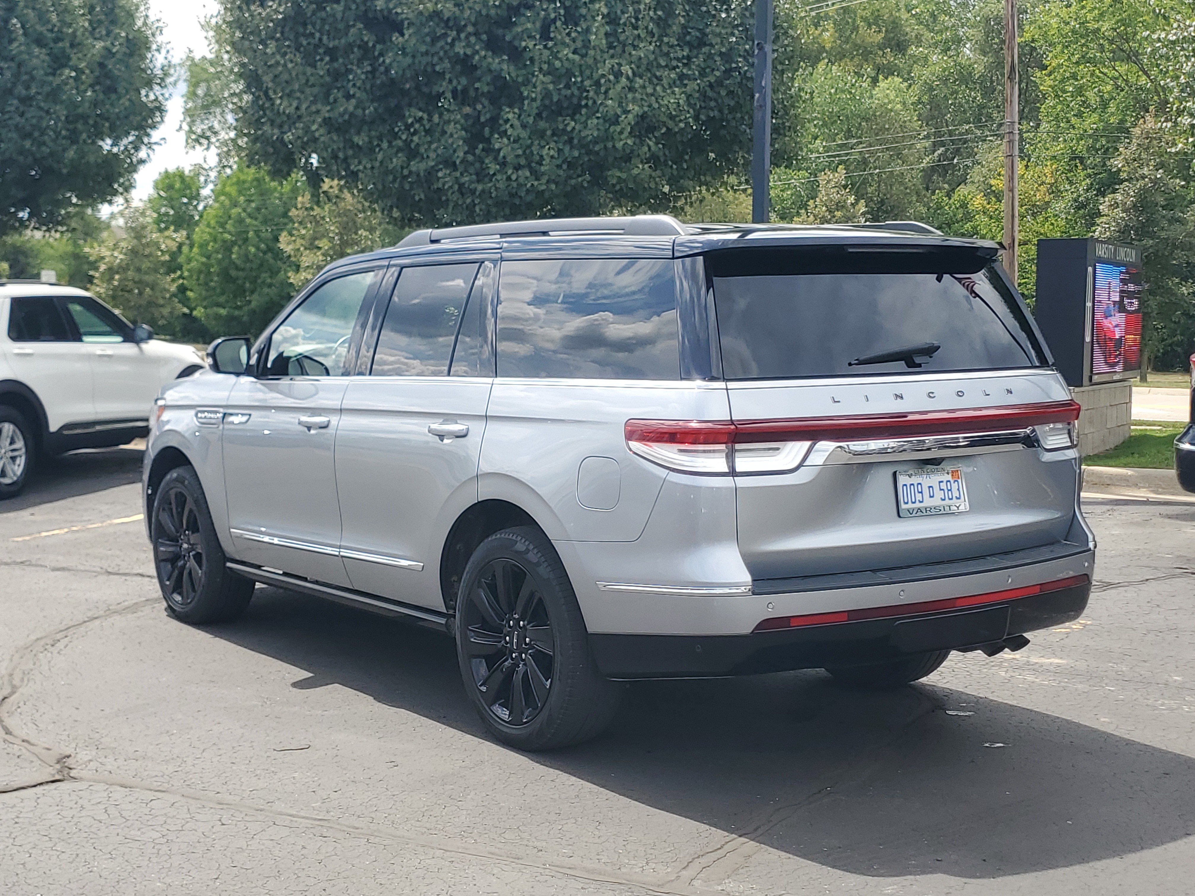 Used 2024 Lincoln Navigator Black Label AWD/4WD image 4