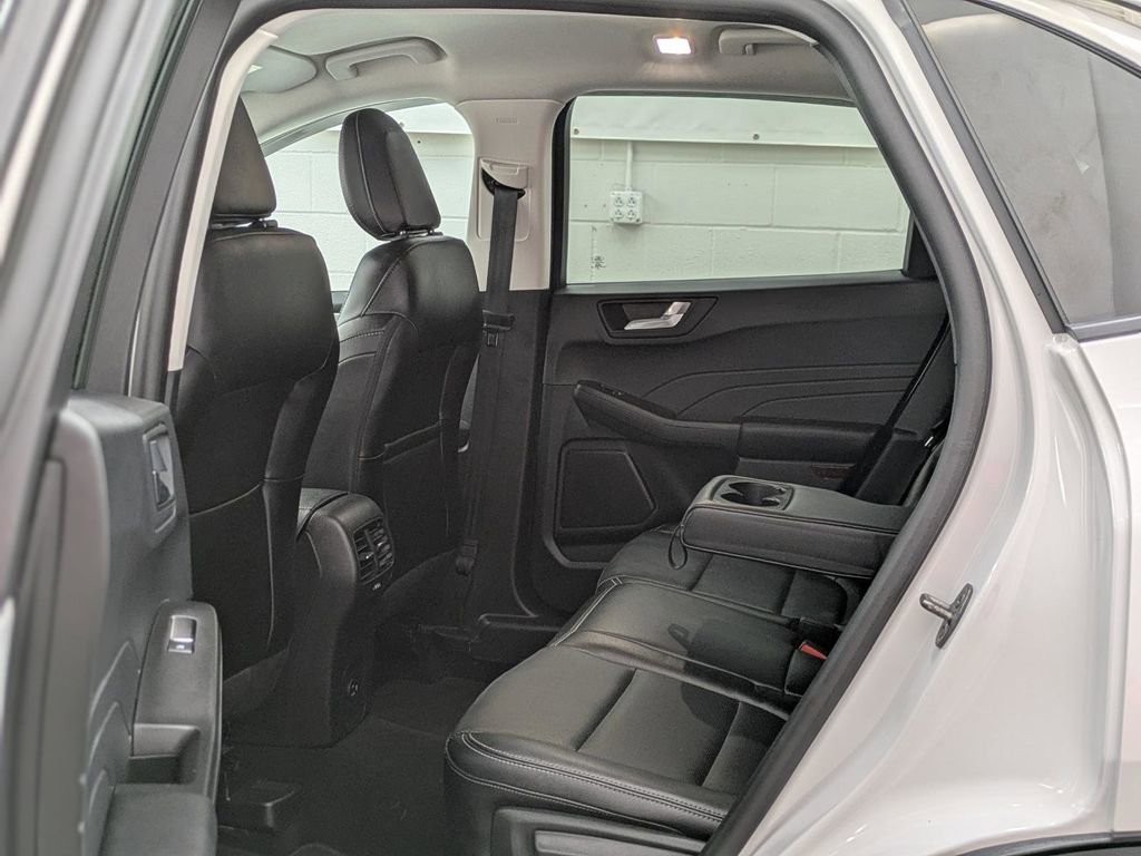 Used 2022 Ford Escape SEL image 11