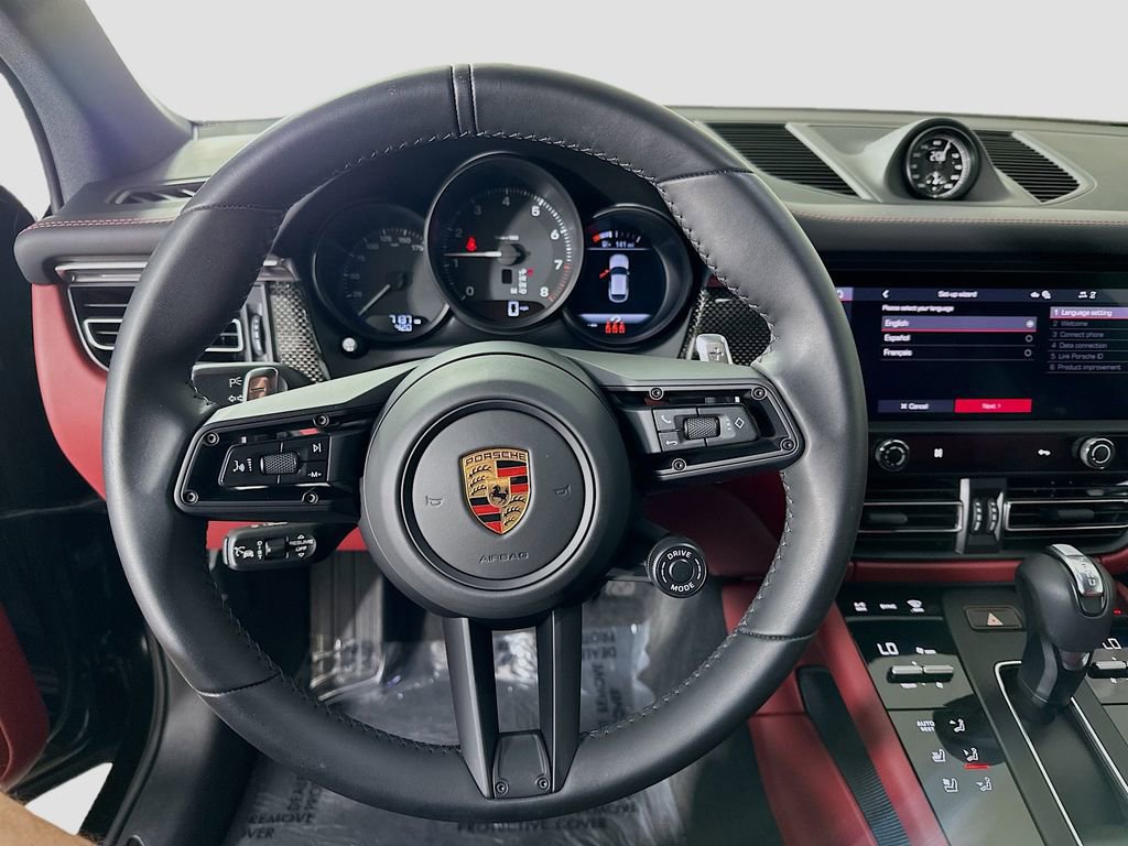 Certified 2025 Porsche Macan AWD/4WD image 12