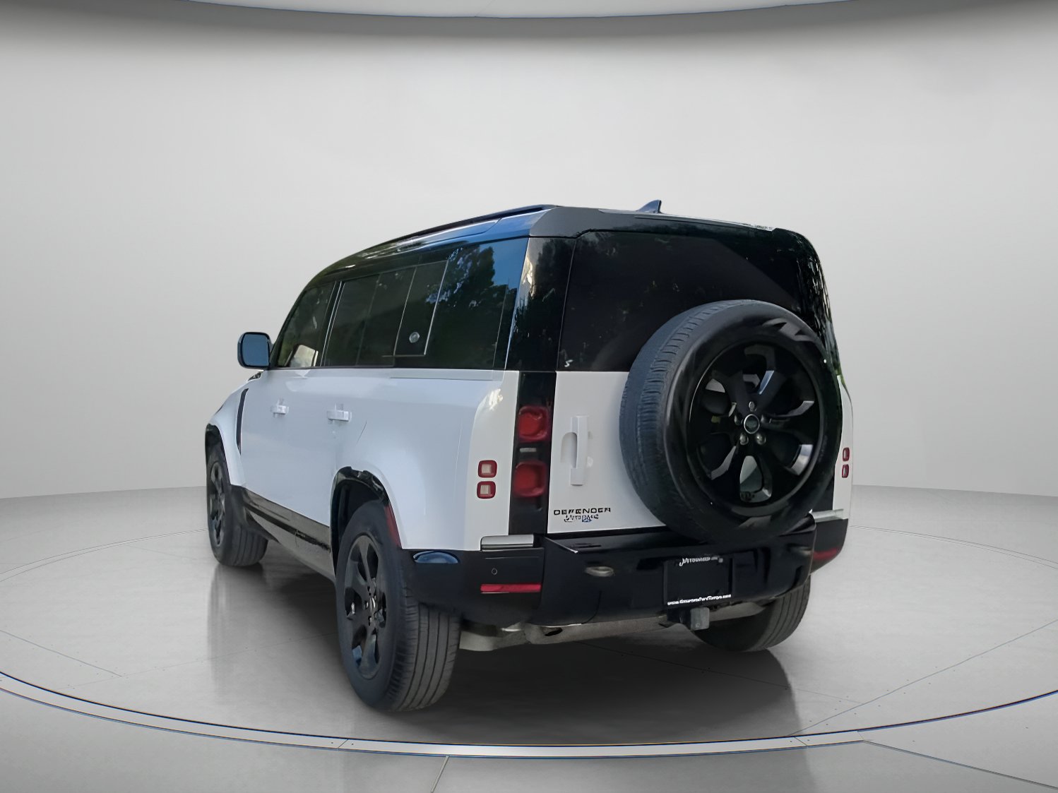 Used 2024 Land Rover Defender 110 X-Dynamic SE AWD/4WD image 22