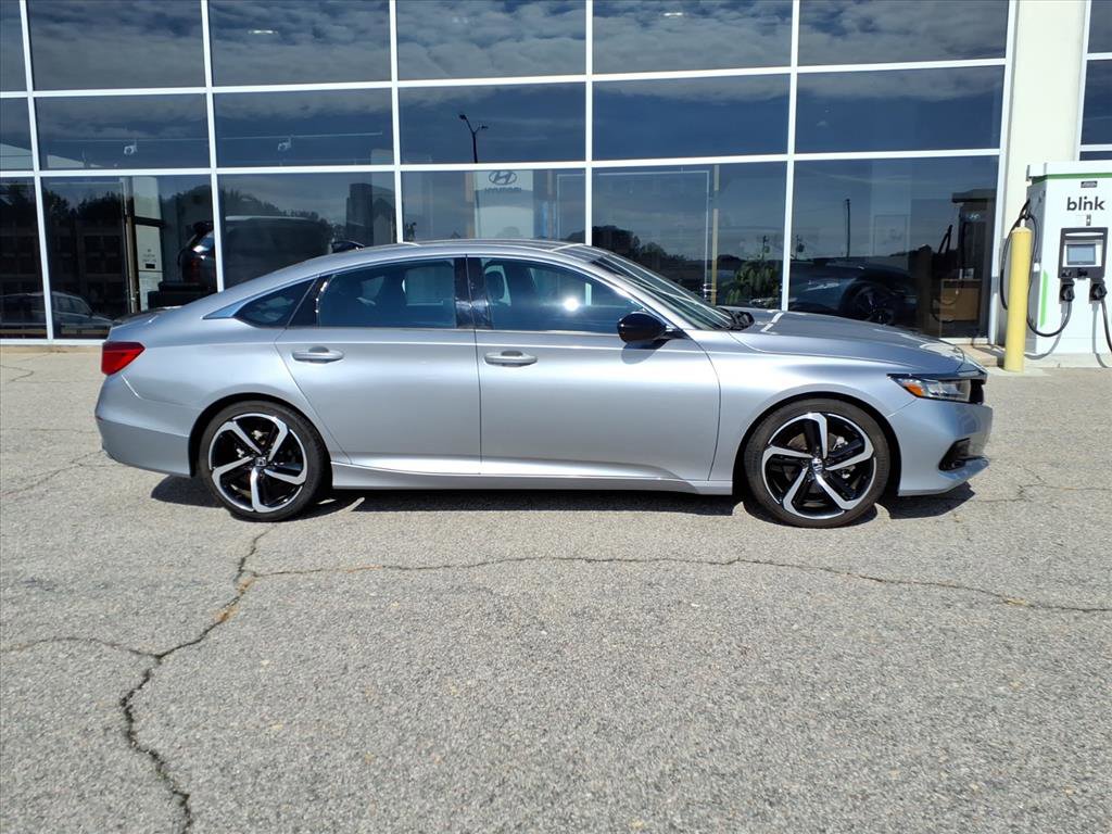 Used 2022 Honda Accord Sport image 2