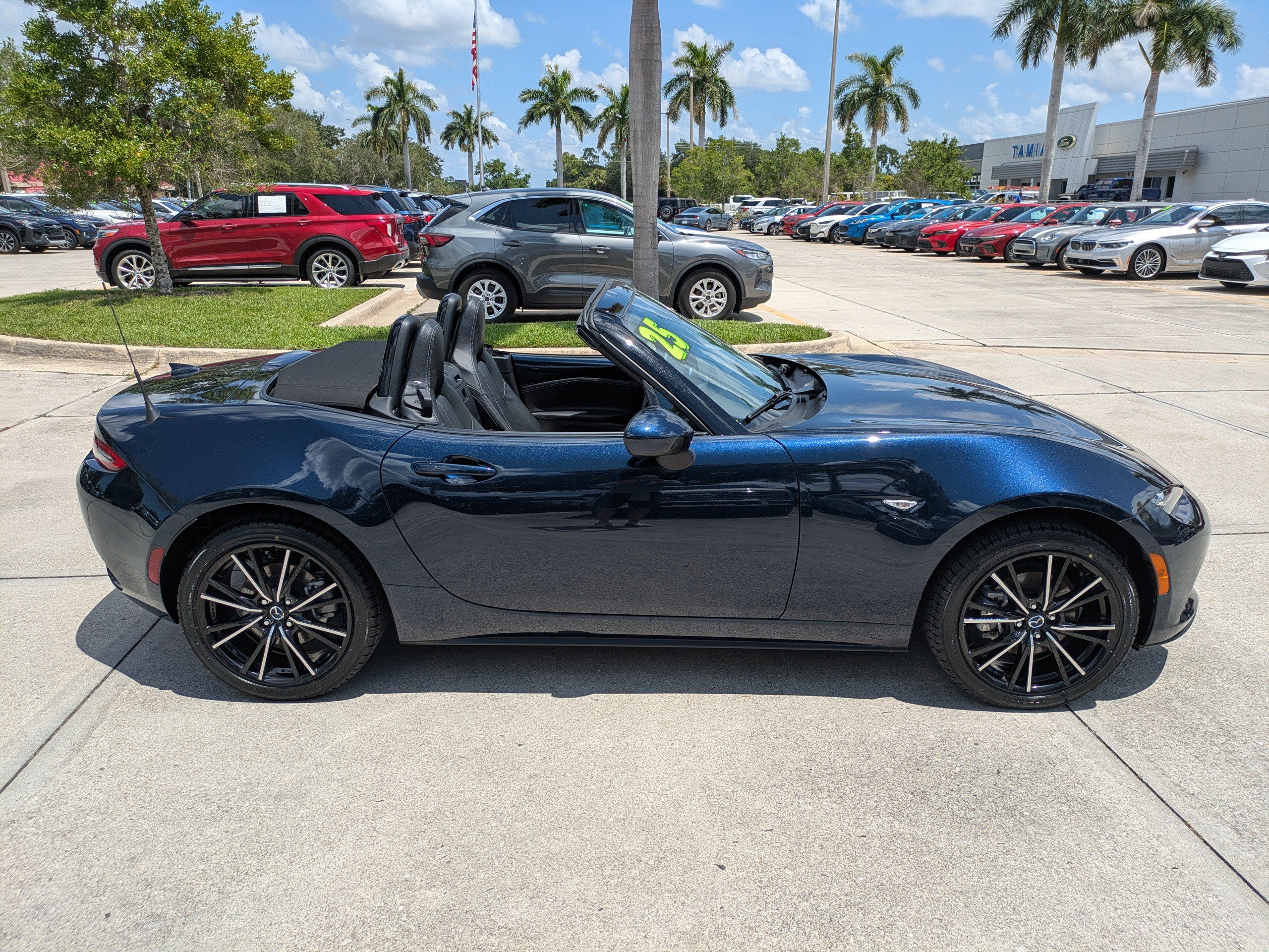 Used 2025 MAZDA MX-5 Miata Grand Touring w/ Weather Package RWD image 3