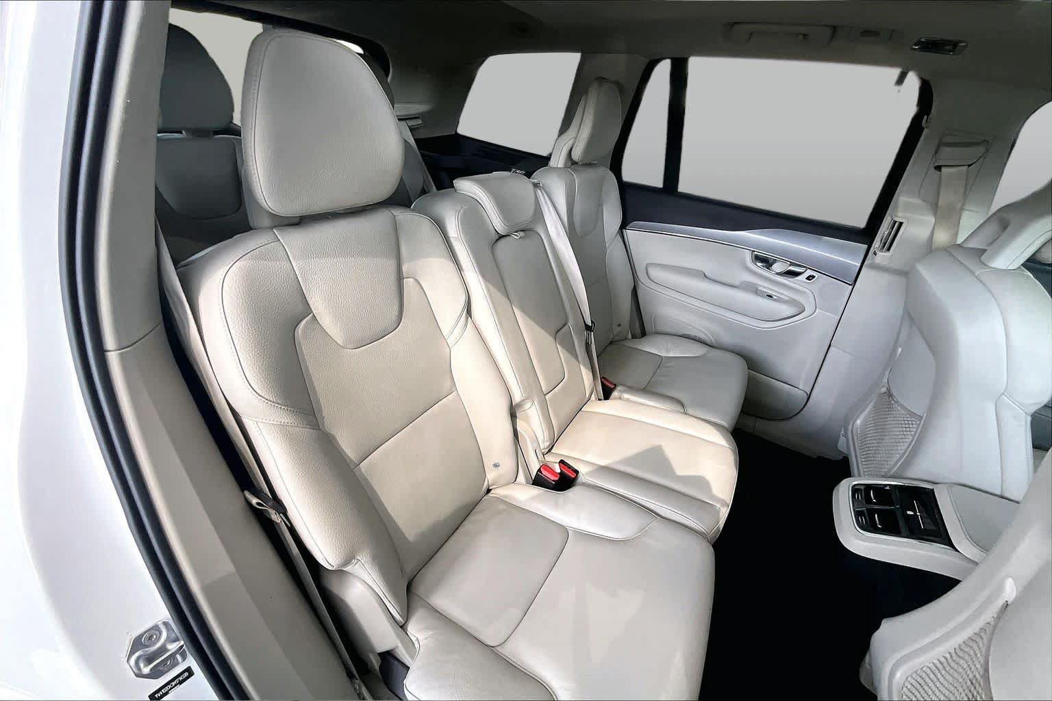 Used 2021 Volvo XC90 T5 Momentum w/ Protection Package Premier FWD image 21