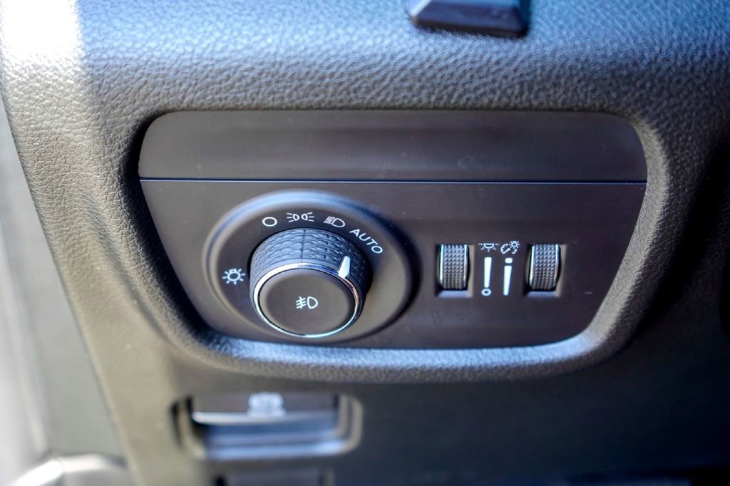 Used 2023 Jeep Grand Cherokee L Limited image 17