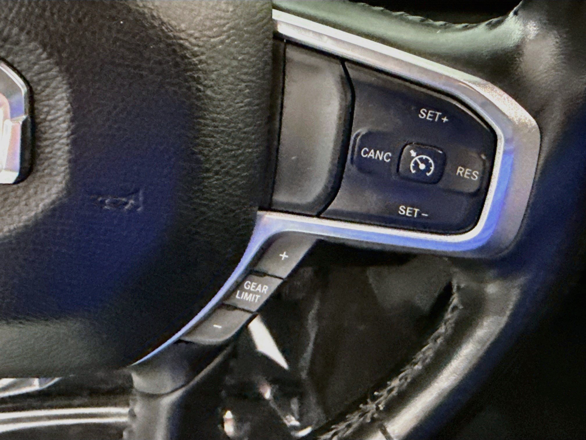 Used 2024 RAM 2500 Laramie AWD/4WD image 15