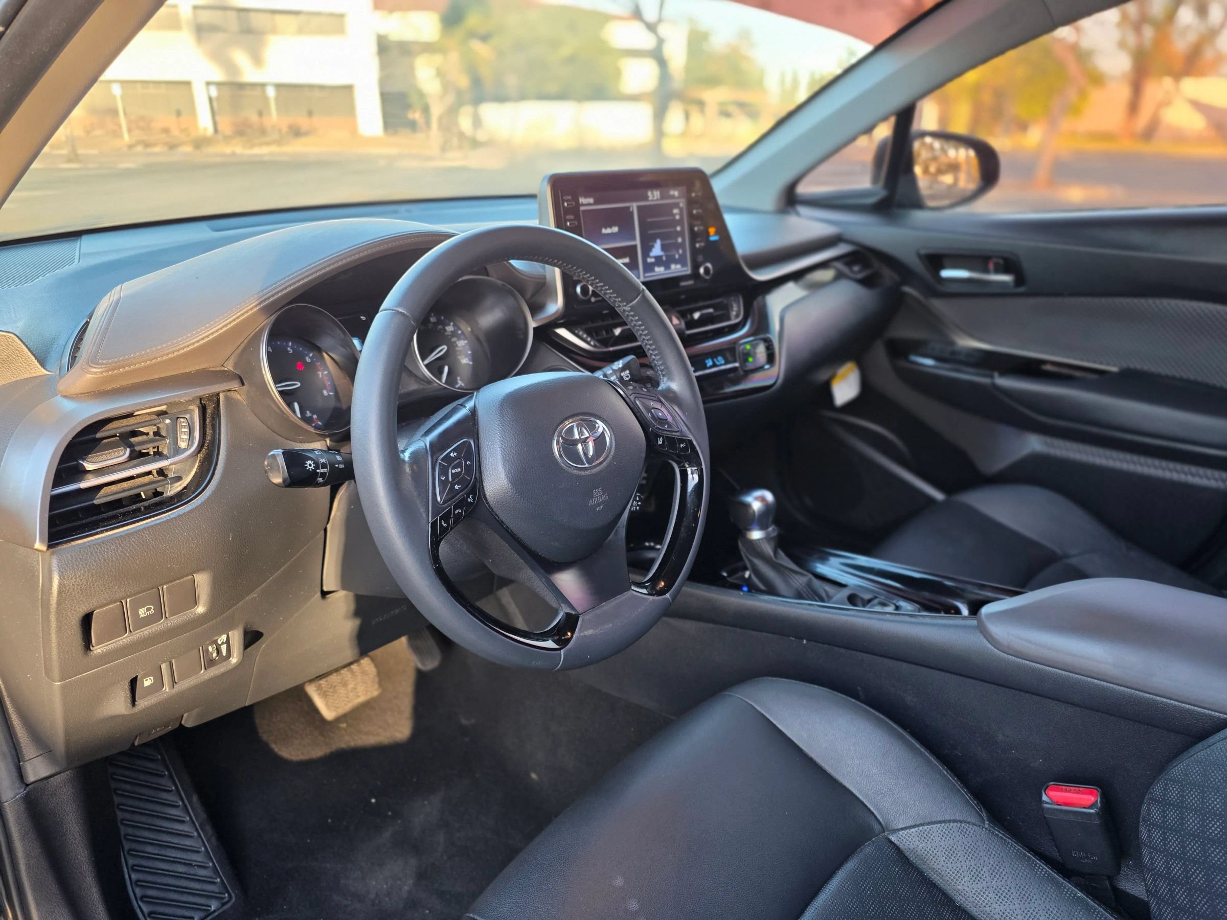 Used 2022 Toyota C-HR Limited FWD image 12