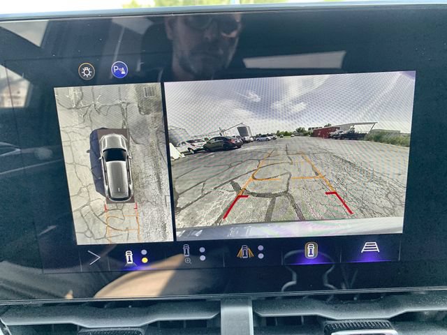 Used 2025 Chevrolet Equinox LT w/ Safety and Technology Package FWD image 15