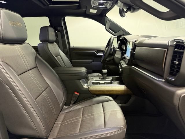 Used 2025 Chevrolet Silverado 1500 High Country AWD/4WD image 29